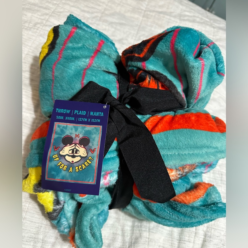 2023 Disney Halloween Mickey Throw